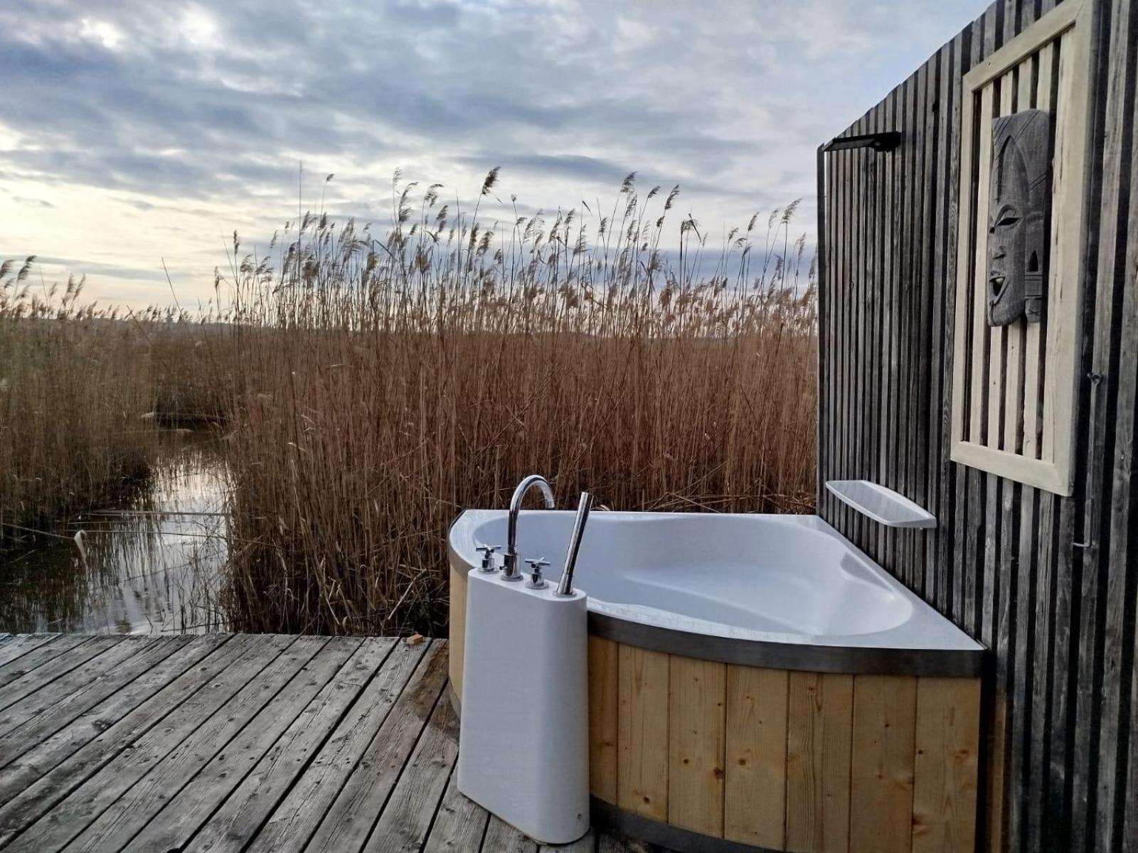 Hébergement de vacances Pfahlbau Sunset I Toplage Elektroboot Inklusive *