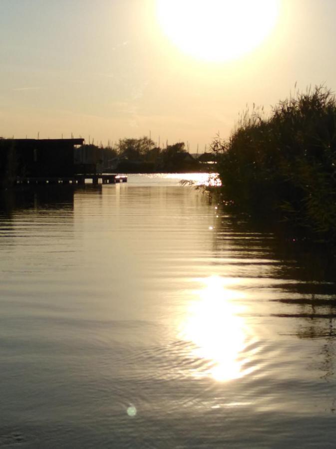 Hébergement de vacances Pfahlbau Sunset I Toplage Elektroboot Inklusive *