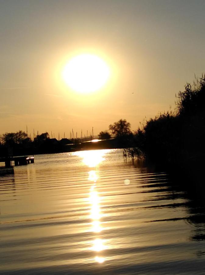 Pfahlbau Sunset I Toplage Elektroboot Inklusive Hébergement de vacances